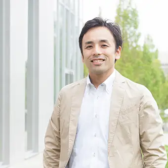 行本 勢基 経営学部教授の写真